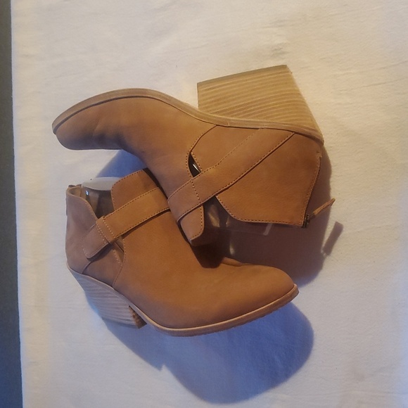 Eileen Fisher Ives Tan Ankle Heeled Sz. 9 Booties - Picture 2 of 12
